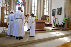 Die neuen Messdiener in St. Crescentius (Foto: Karl-Franz Thiede)